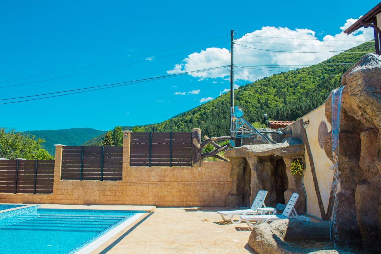Guesthouse The Rock Saparewa Banja Exterior foto