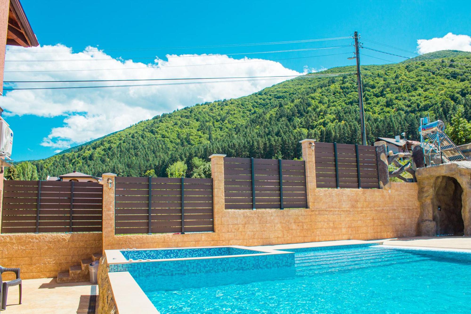 Guesthouse The Rock Saparewa Banja Exterior foto